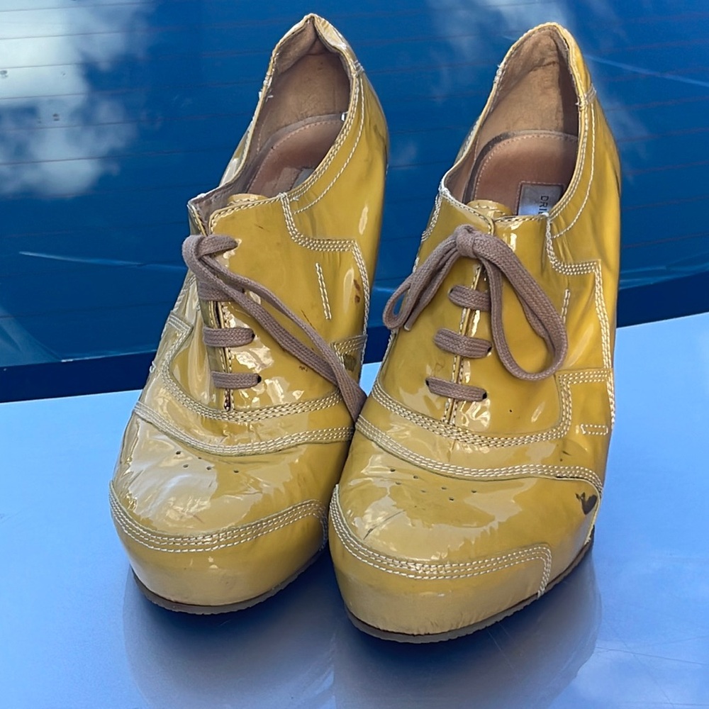 Vintage Dries Van Noreen unique yellow paten leather platform shoes size 8